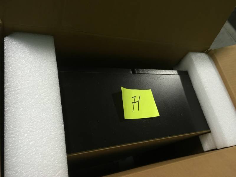 Glacier Bay Del Mar 21 in. W x 26 in. H x 8 in. D Over the Toilet Bathroom Storage Wall Cabinet in White in good condition