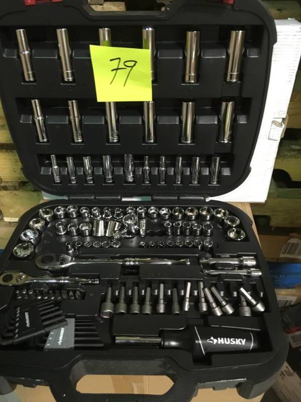 Husky Mechanics Tool Set (111-Piece) in good condition
