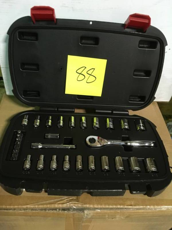 Husky 14 in. Drive Ratchet SAEMetric Socket Set (30-Piece) in good condition
