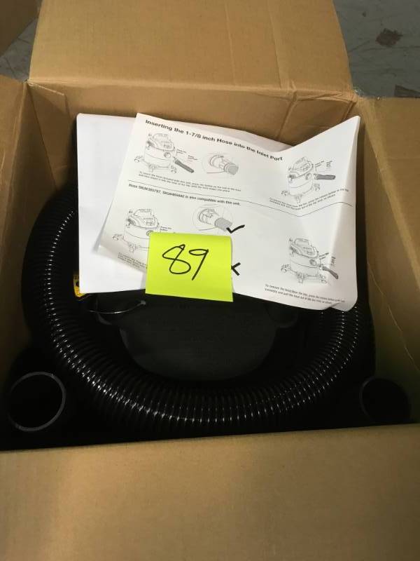 Husky 4 Gal. Portable Poly WetDry Vac in good condition