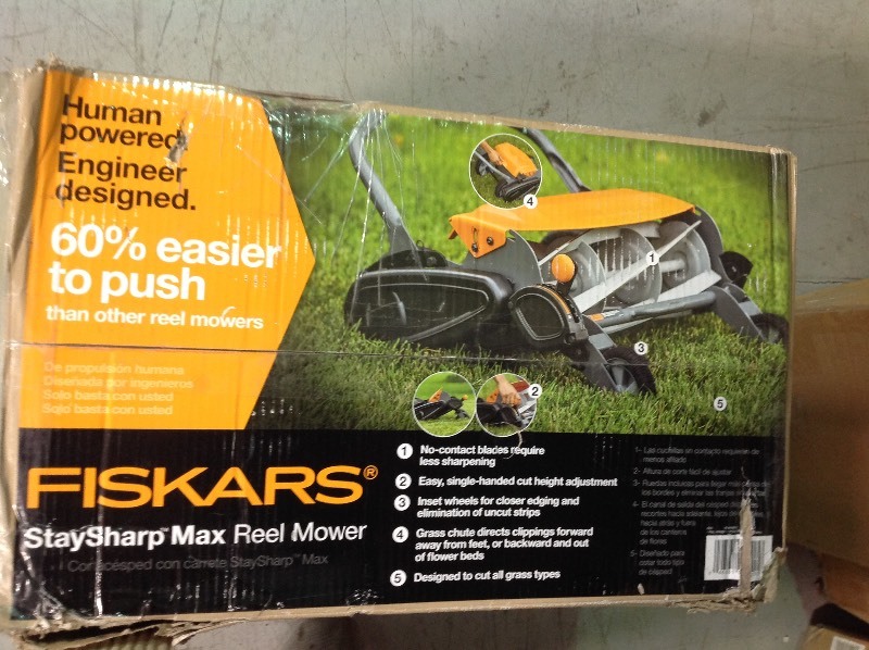 Fiskars 18 in. Cut Manual Push Non-Electric Walk Behind Reel Mower in good condition