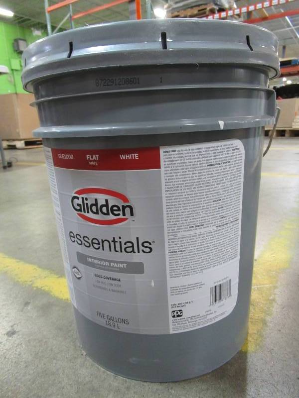 lot 58 image: Glidden Essentials 5 gal. White Flat Interior Paint, GLE-1000-05
