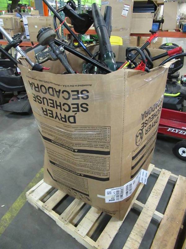 lot 6 image: WHOLESALE MIXED PALLET OF RETURNS - GAS POWERED TRIMMERS AND BLOWERS