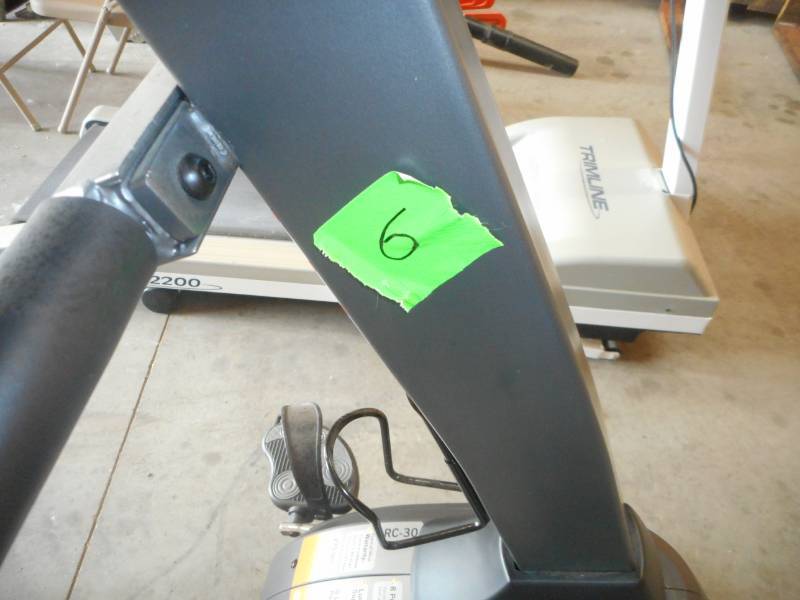 lot 6 image: Sit & Peddle Deluxe