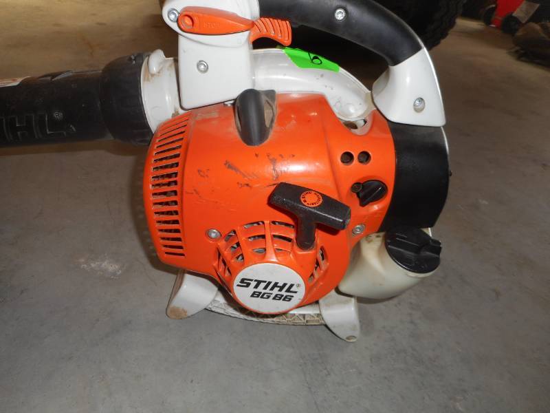 lot 9 image: Stihl Blower