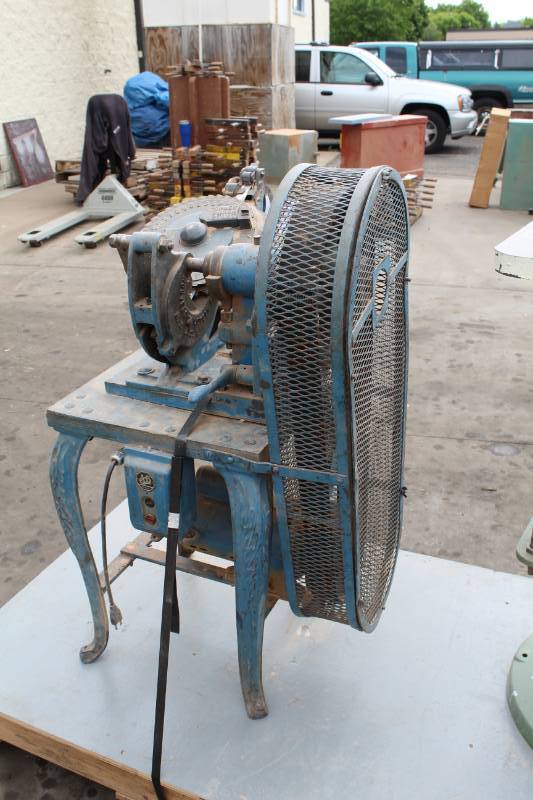 lot 375 image: 1928 Roovers-Lotsch Embossing Machine