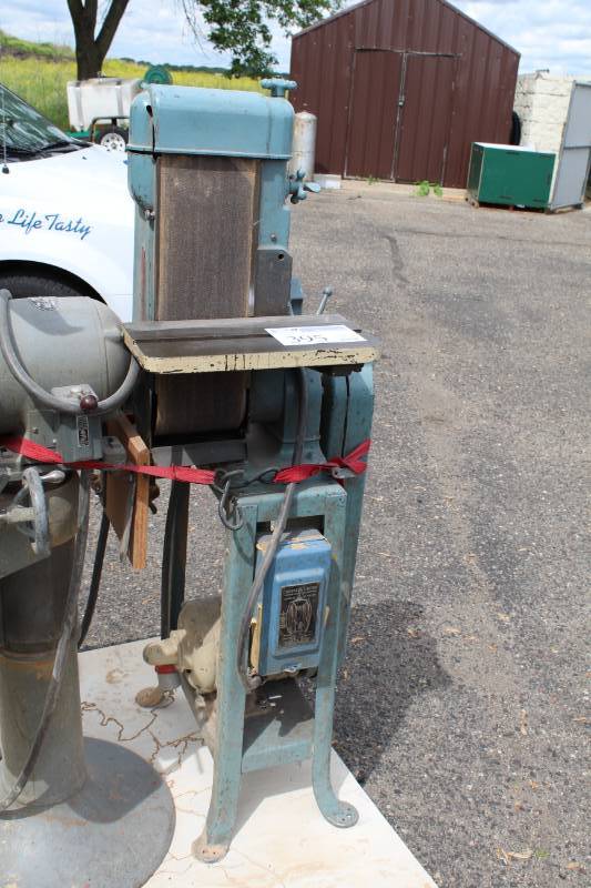 lot 395 image: Delta Belt Sander