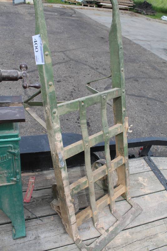lot 400 image: Industrial 2-Wheel Dolly