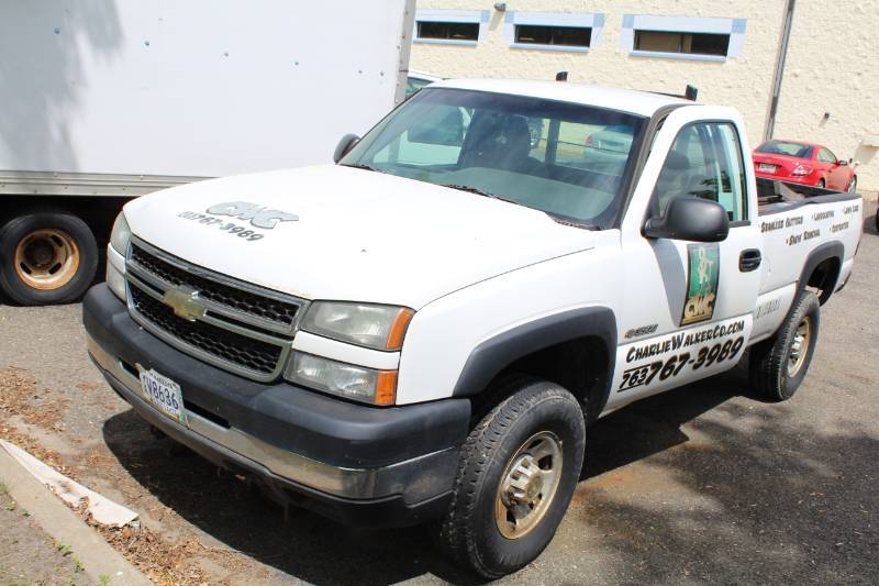 lot 415 image: 2006 Chevrolet Silverado 3500 2-Door Work Truck