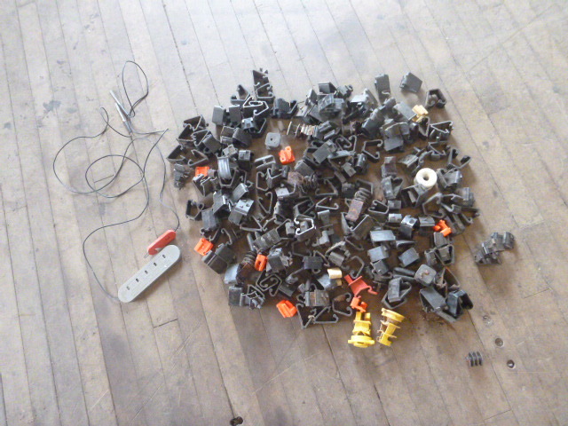lot 7 image: Electric Fencing Clips