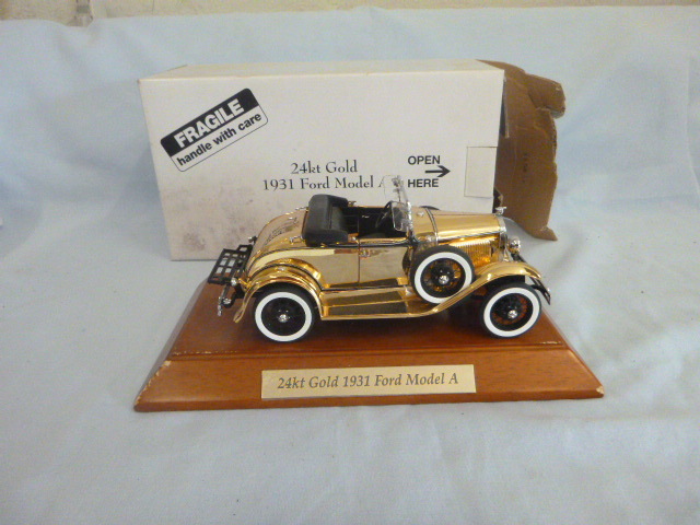 lot 9 image: Danbury Mint 1931 Ford Model A Die Cast Car