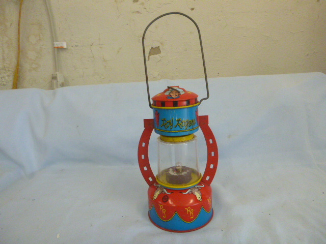 lot 19 image: Vintage Roy Rogers Toy Tin Lantern