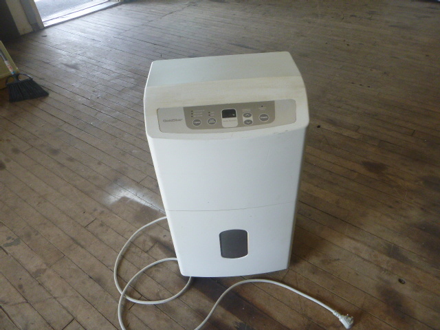 lot 23 image: Gold Star Dehumidifier
