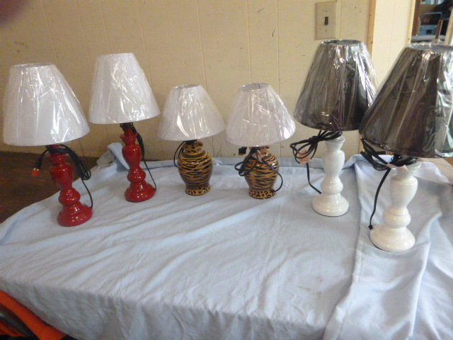 lot 26 image: 6 TableDesk Lamps