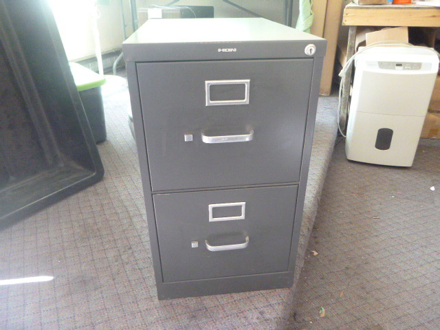 lot 38 image: 2 Drawer File Cabinet