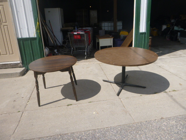 lot 40 image: 2 Tables