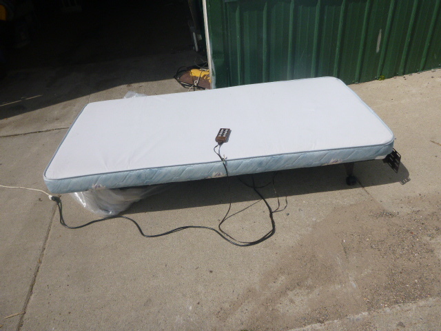 lot 41 image: Craftmatic Adjustable Bed