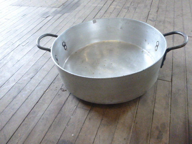 lot 43 image: Large Don Cooking Pot