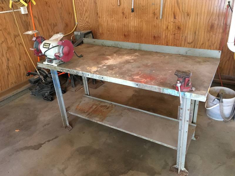 Metal Bench W 6 Bench Grinder & 4 Vise