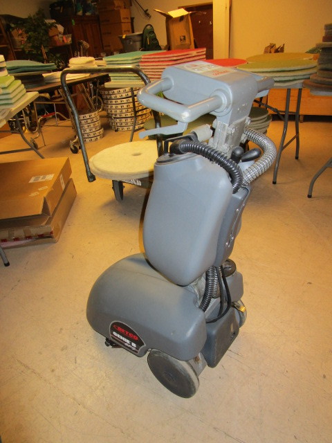 lot 303 image: BETCO GENIE B ALL PURPOSE SCRUBBER