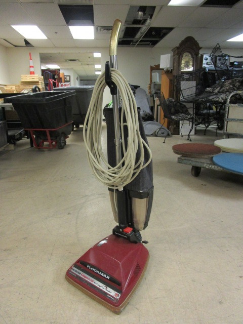 lot 304 image: HOOVER COMMERCIAL UPRIGHT VACUUM