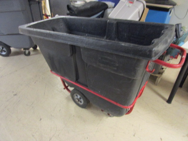 lot 308 image: RUBBERMAID COMMERCIAL GARBAGE CART