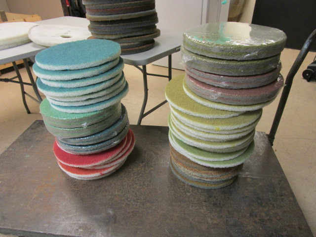 lot 309 image: NEW NILFISK 14 CIRCULAR SCRUBBING PADS