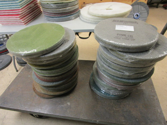 lot 310 image: NEW NILFISK 17 CIRCULAR SCRUBBING PADS
