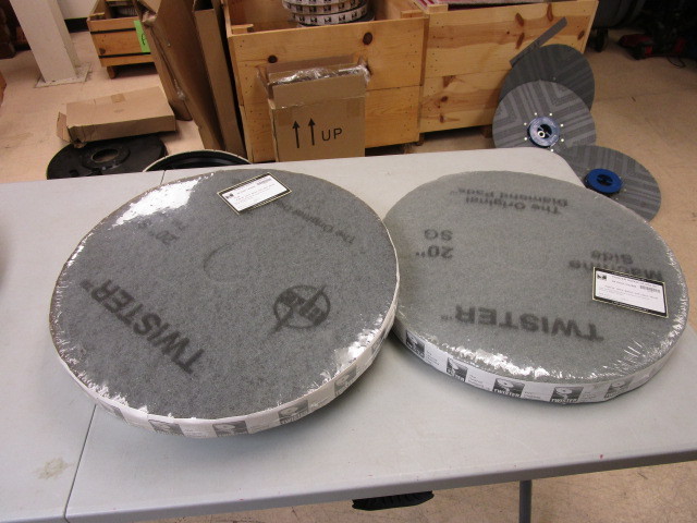 lot 316 image: NEW TWISTER SUPER CLEAN 20 CIRCULAR SCRUBBING PADS