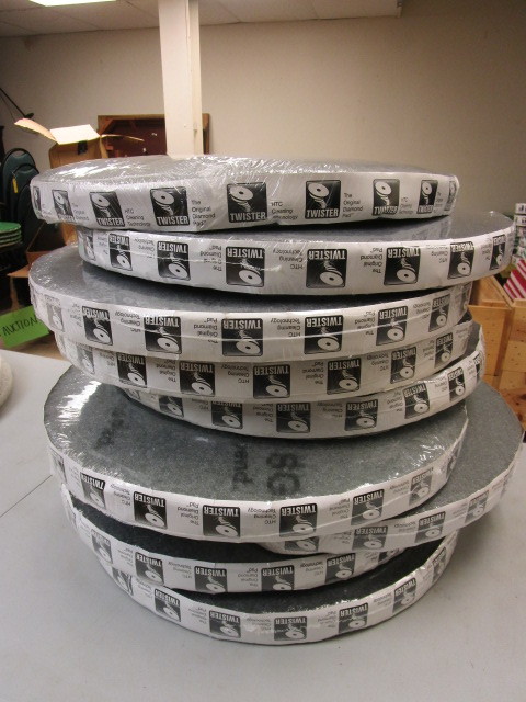 lot 317 image: NEW TWISTER SUPER CLEAN 24 CIRCULAR SCRUBBING PADS