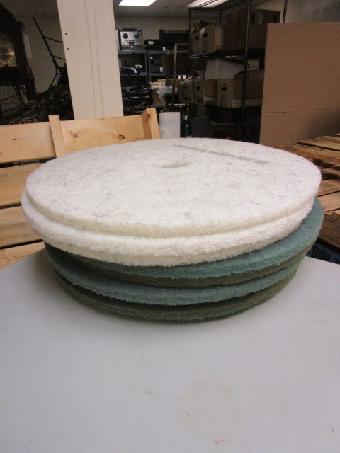 lot 319 image: 3M 24 FLOOR BUFFER PADS