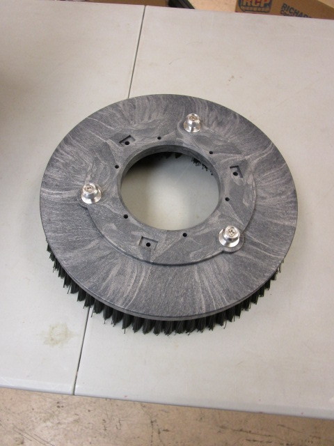 lot 330 image: 4 NEW 13 CIRCULAR BRUSH HEADS