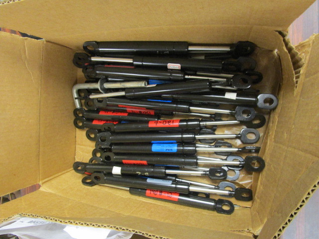 lot 332 image: BUFFING MACHINE AND JANITORIAL PARTS