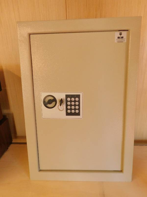 lot 10 image: Valueguard Safe