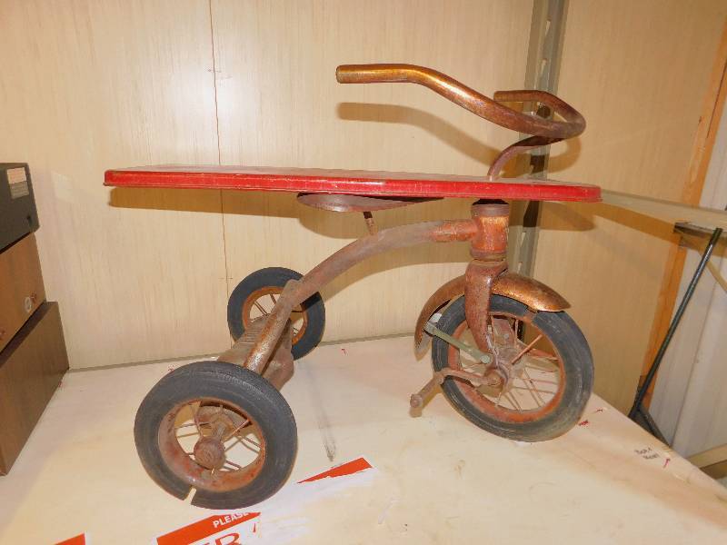 lot 12 image: Vintage Tricycle