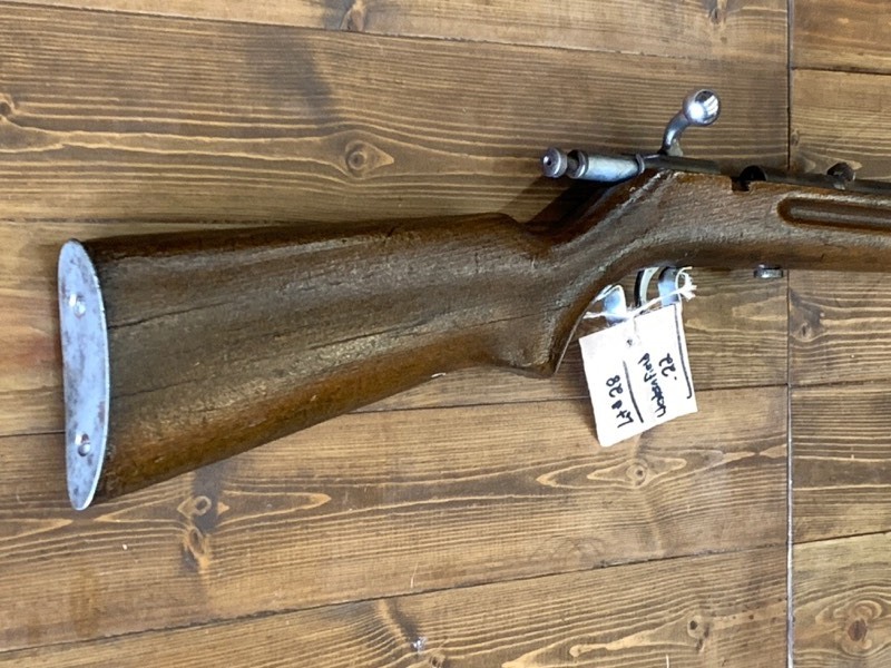 lot 28 image: WesternField .22 Rifle
