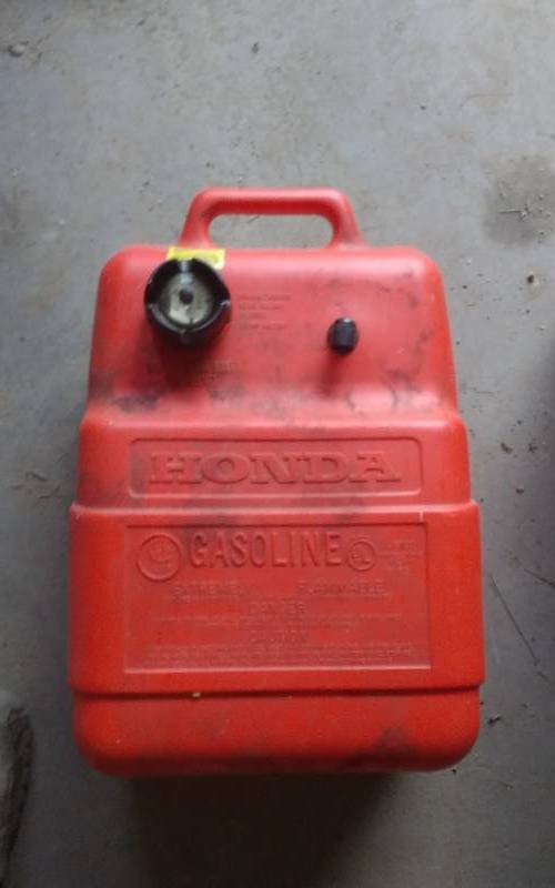lot 6 image: Marine Gas Can (No Hose)