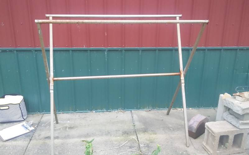 lot 27 image: Double Bar Clothes Rack (Folds In Half)