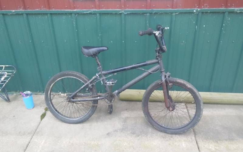 lot 28 image: Mongoose Park Bike (Black-20 Inch)