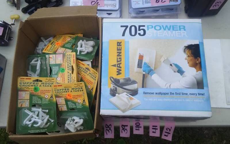 lot 35 image: Wagner 705 Power Steamer & Box Of Wall Hooks