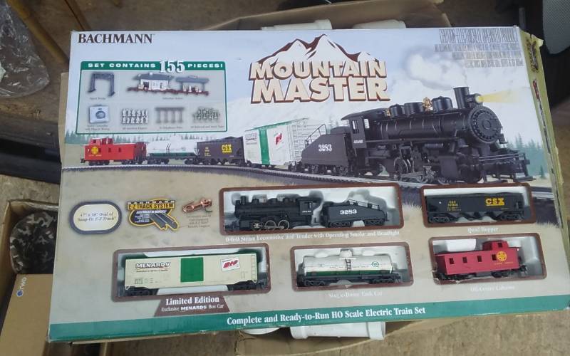 lot 36 image: Bachmann Mountain Master 155 Piece Train Set