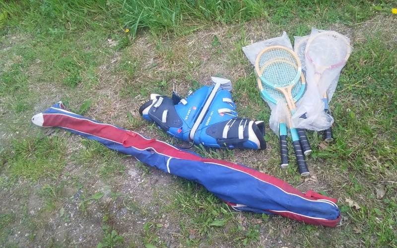 lot 42 image: Hart 170 Downhill Snow Skis, Ski Boots, Wood Tennis Rackets