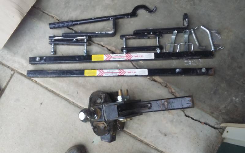 lot 58 image: Equal-I-Zer 4-Point Sway Control Hitch Set