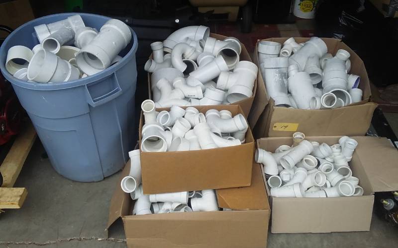 lot 60 image: Barrel & 5-Boxes Of Assorted PVC Connectors