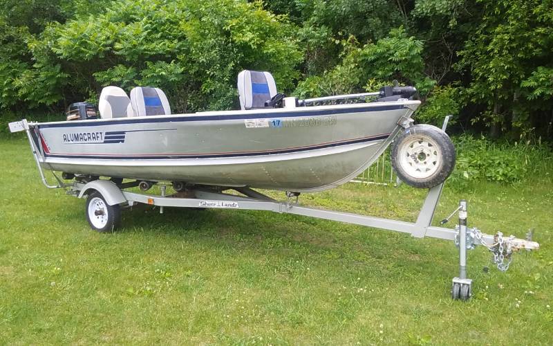 lot 1 image: 1984 Aluma Craft Lunker 14SS Boat With Shore Landr Trailer