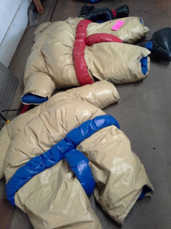 Inflatable Games Inc. Sumo Wrestling Suits with Sumo Wrestling Pit