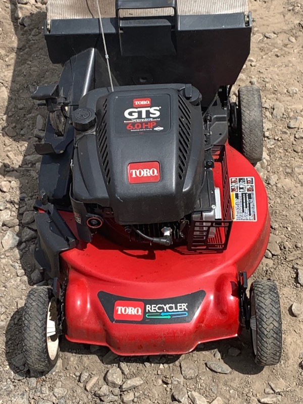 lot 7 image: Toro 21 Lawn Mower