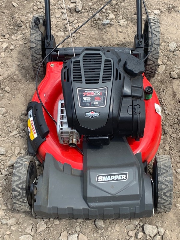 lot 8 image: Snapper 21 Lawn Mower