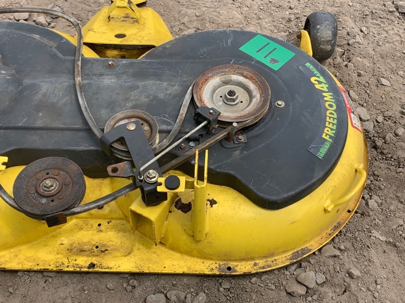 lot 11 image: John Deere 42 Mower Deck