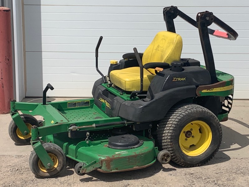 lot 1A image: John Deere Z-Trak 757 Lawn Mower
